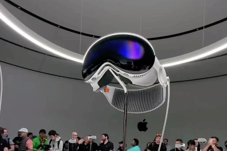 iPhone 17 Pro 系列要动真格了:背板变轻、相机猛升、灵动岛瘦身