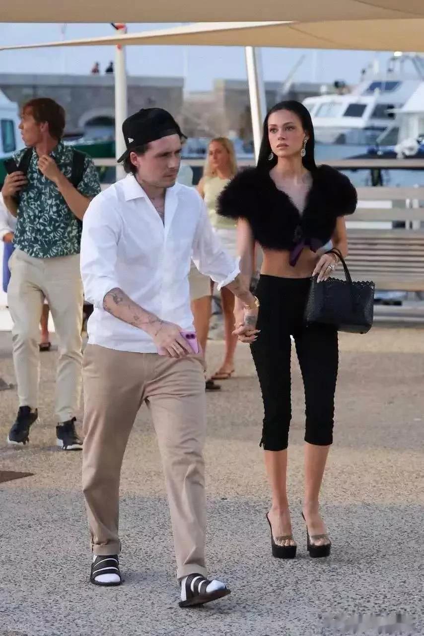 大布携妻出街秀恩爱，妮可拉皮草造型惊艳抢镜