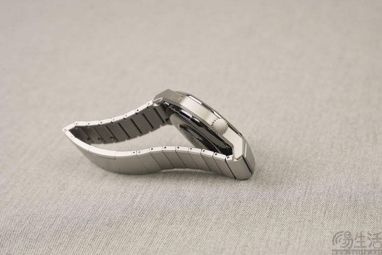 荣耀手表5 Ultra评测:有“钛”度的高端健康表