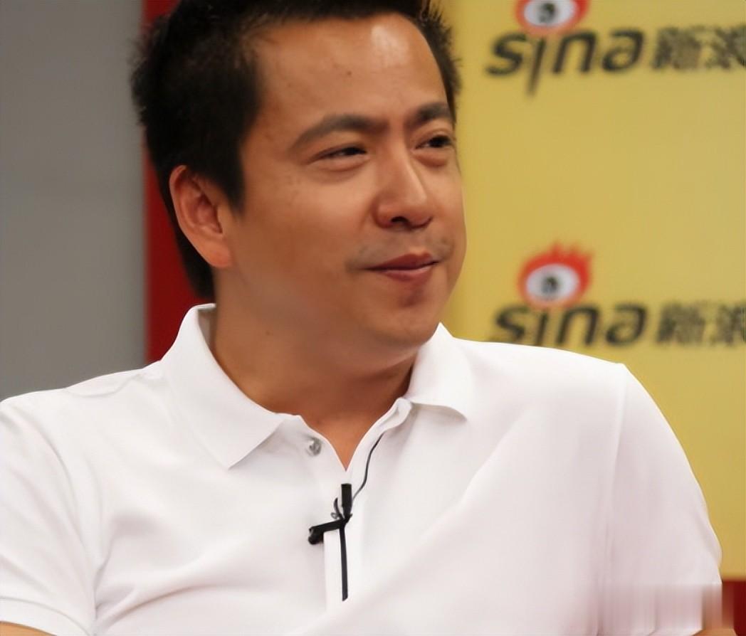 娱圈大佬现状被曝,欠债6亿,住进小院稀拉显破败,妻子带货还账