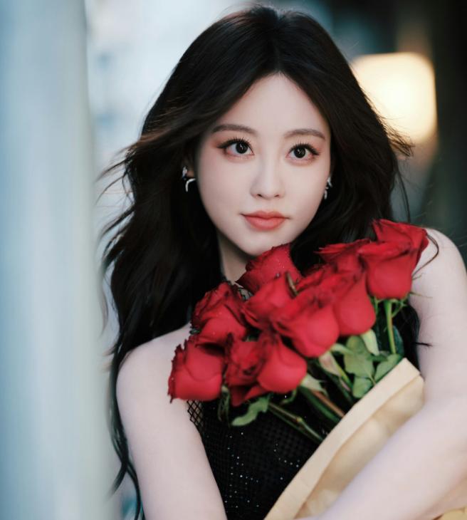 刘亦菲近照马甲线太抢眼！赵今麦周也复古美，看到祝绪丹：心动了