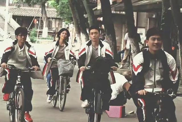 别尬演高中生了，满脸褶子，面部憔悴，这是学生该有的样子吗？