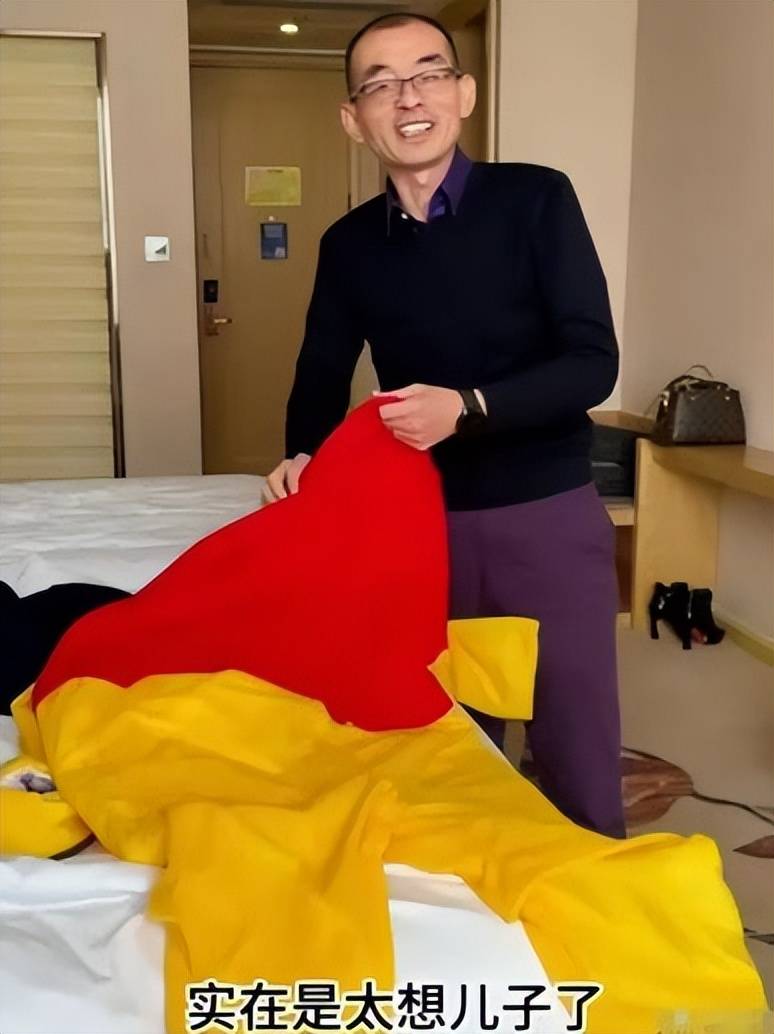 谢浩南小姨再曝内幕！24年寻子后，她把银镯子都戴出裂痕…