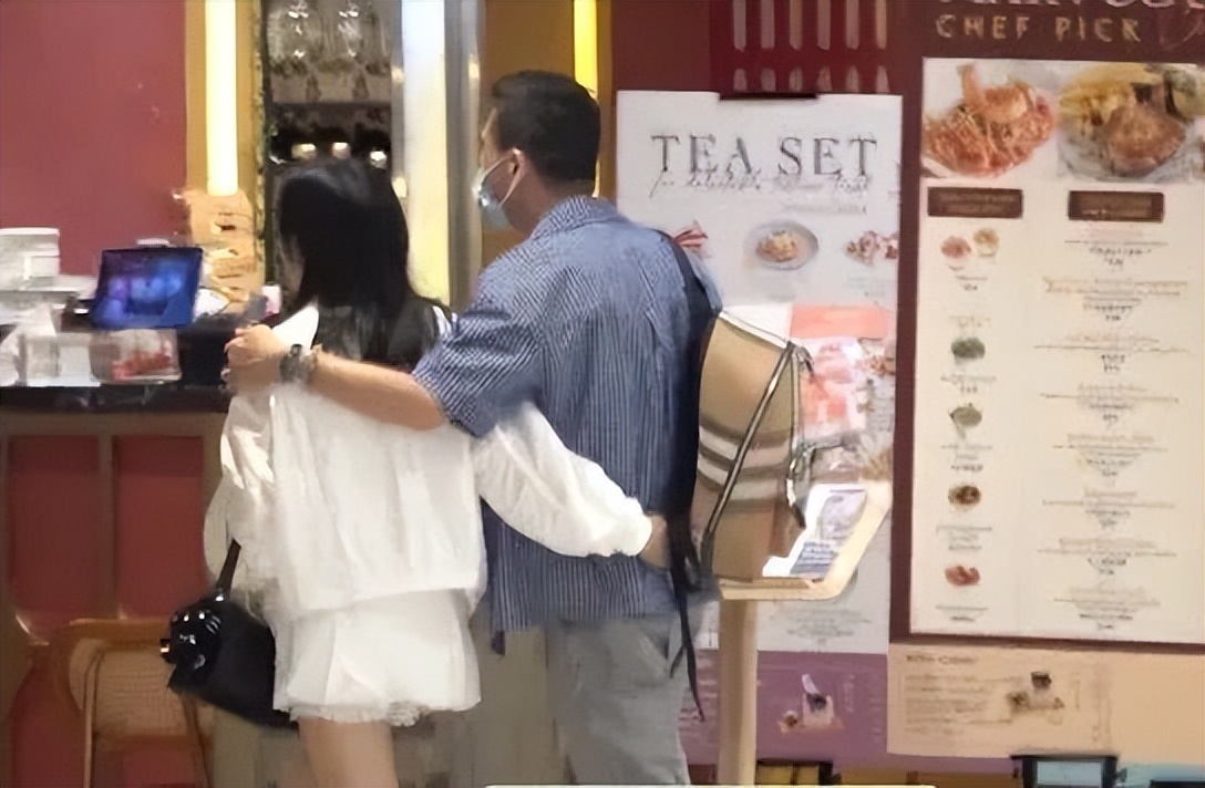 突然入院!黄宗泽前度贴病号照,与TVB音乐人亲密举动被否认恋情