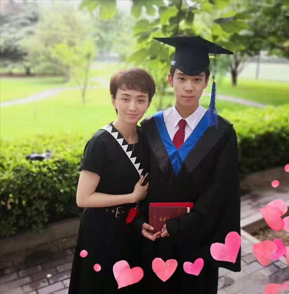 别再夸赞许亚军了，何晴闺蜜曝许何离家原因，他的沉默早有预兆