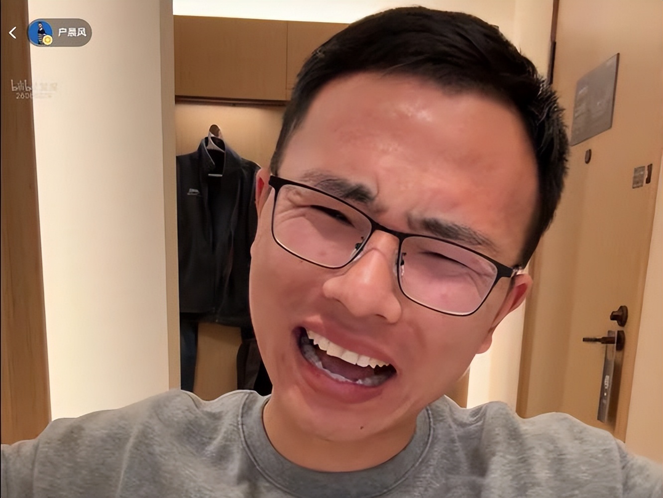 国家出手!短短10天,连续3位顶级网红塌房,下场没一个值得同情