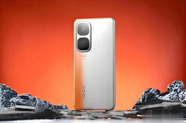 如果你对游戏性能要求比较高，可以考虑一下iQOO手机