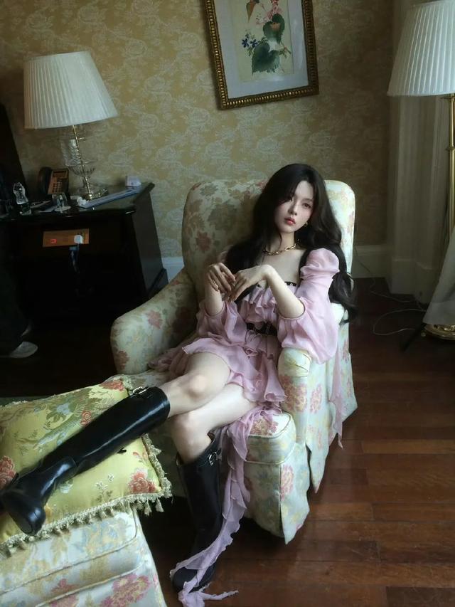 杨超越,性感穿搭