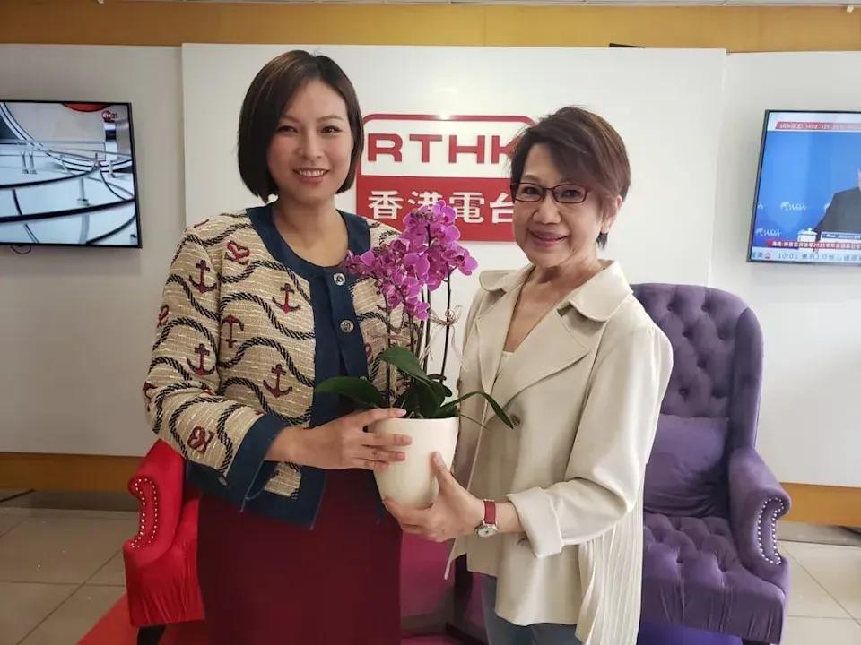 44岁前港姐与医生老公庆女儿两岁生日，一对子女超可爱劲抢镜