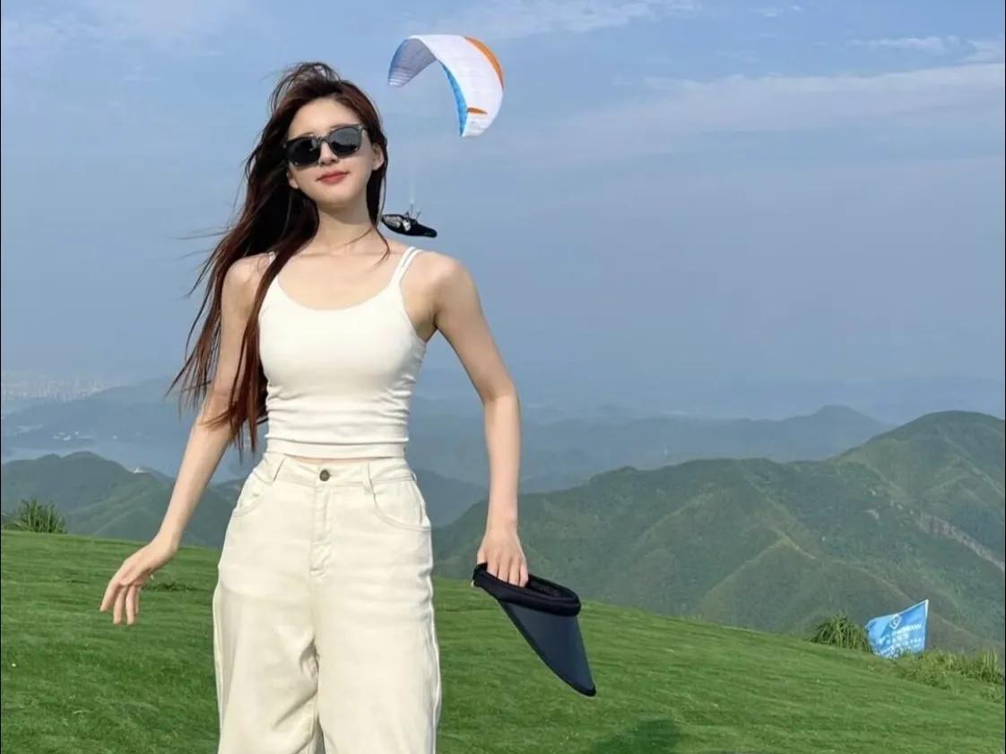 热搜爆了！赵露思直播“退圈发言”太刚了，获于正力挺