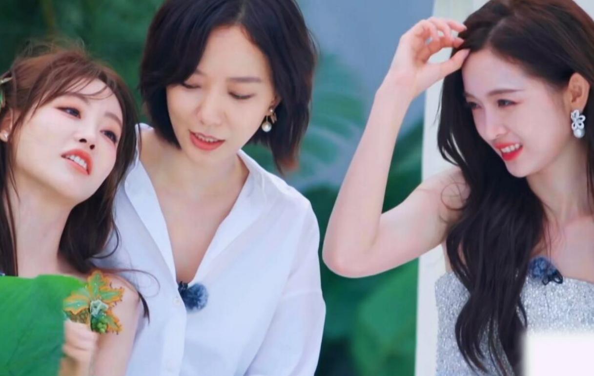 祝绪丹忍得很辛苦吧？学虞书欣翻车后在机场开始冷脸装酷，真好笑