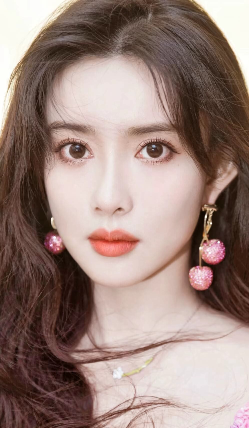 内娱造型黑马!孟子义黑纱礼裙气场全开