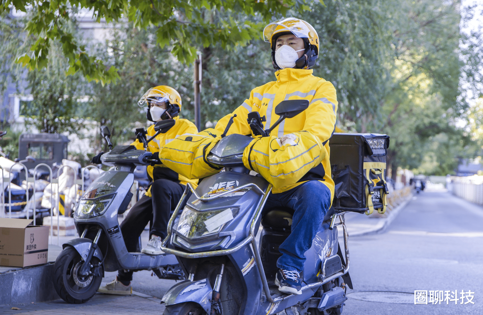 送外卖不如学AI?2亿零工族逆袭指南:3招让你比机器人更值钱!