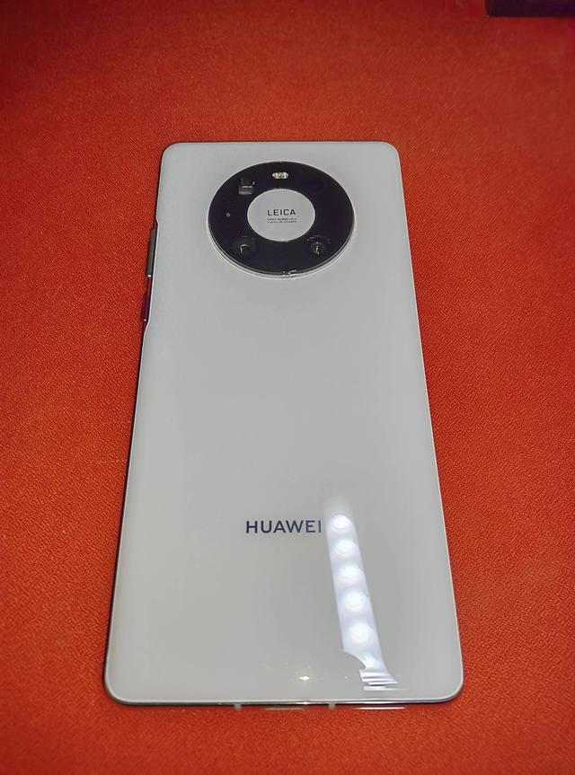 五年了,我爸爸的华为Mate 40 Pro还在用