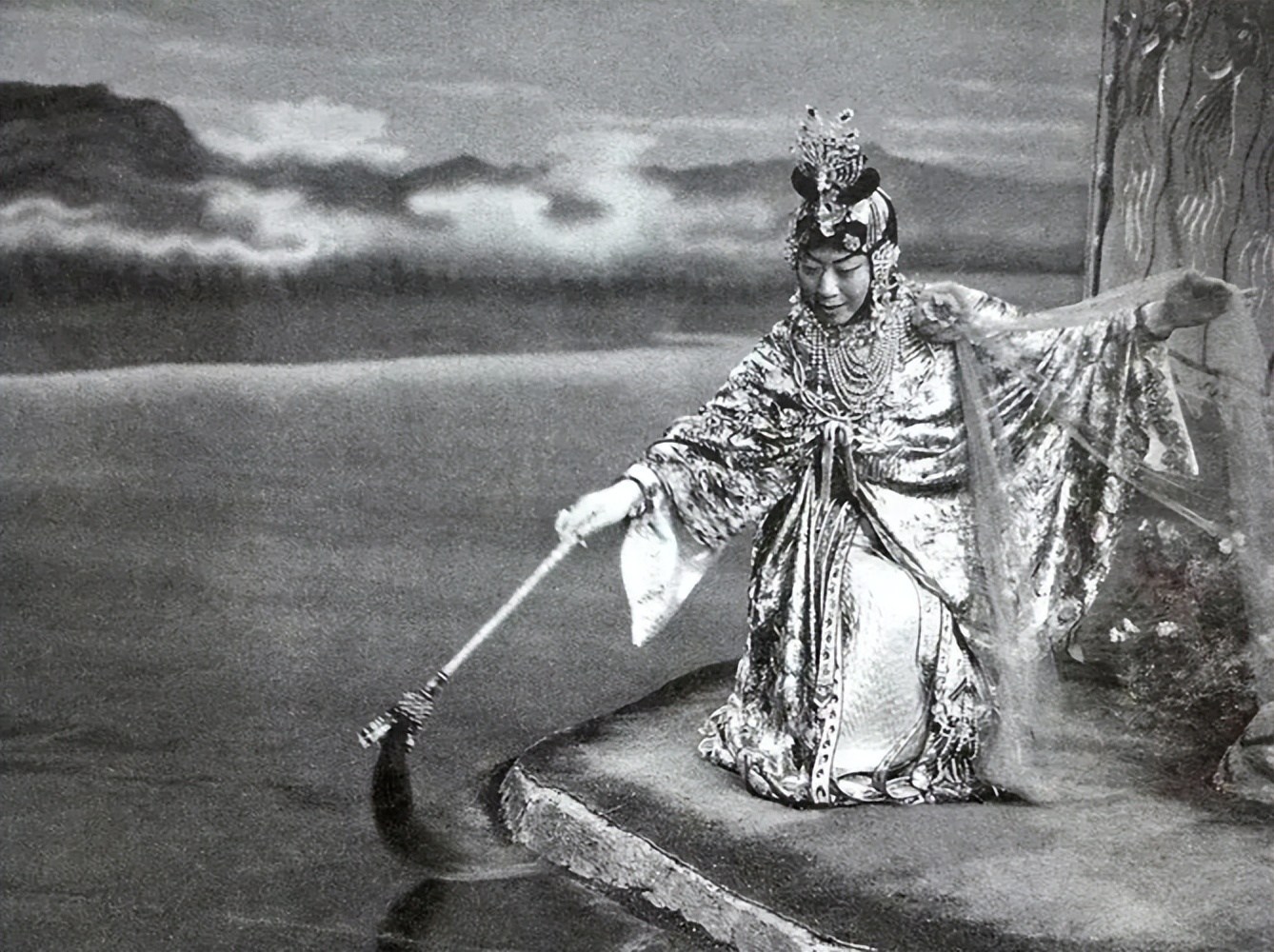 87岁吴彦姝生图曝光,优雅端庄,一辈子不做医美,从年轻美到老