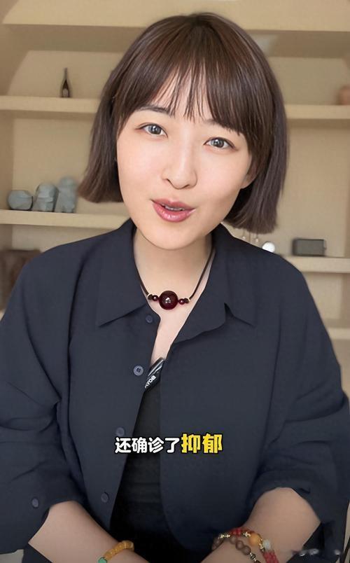 前央视美女主持，为家人离开央视4年，曾中度抑郁，33岁她后悔吗