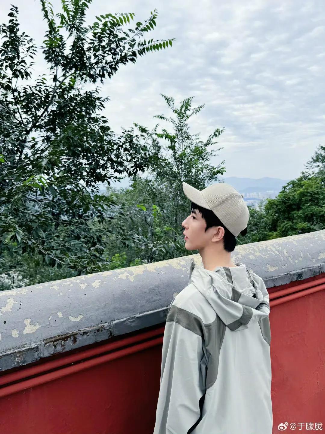 知情人证实于朦胧坠楼身亡!疑细节曝光:凌晨5点42在朝阳区跳楼