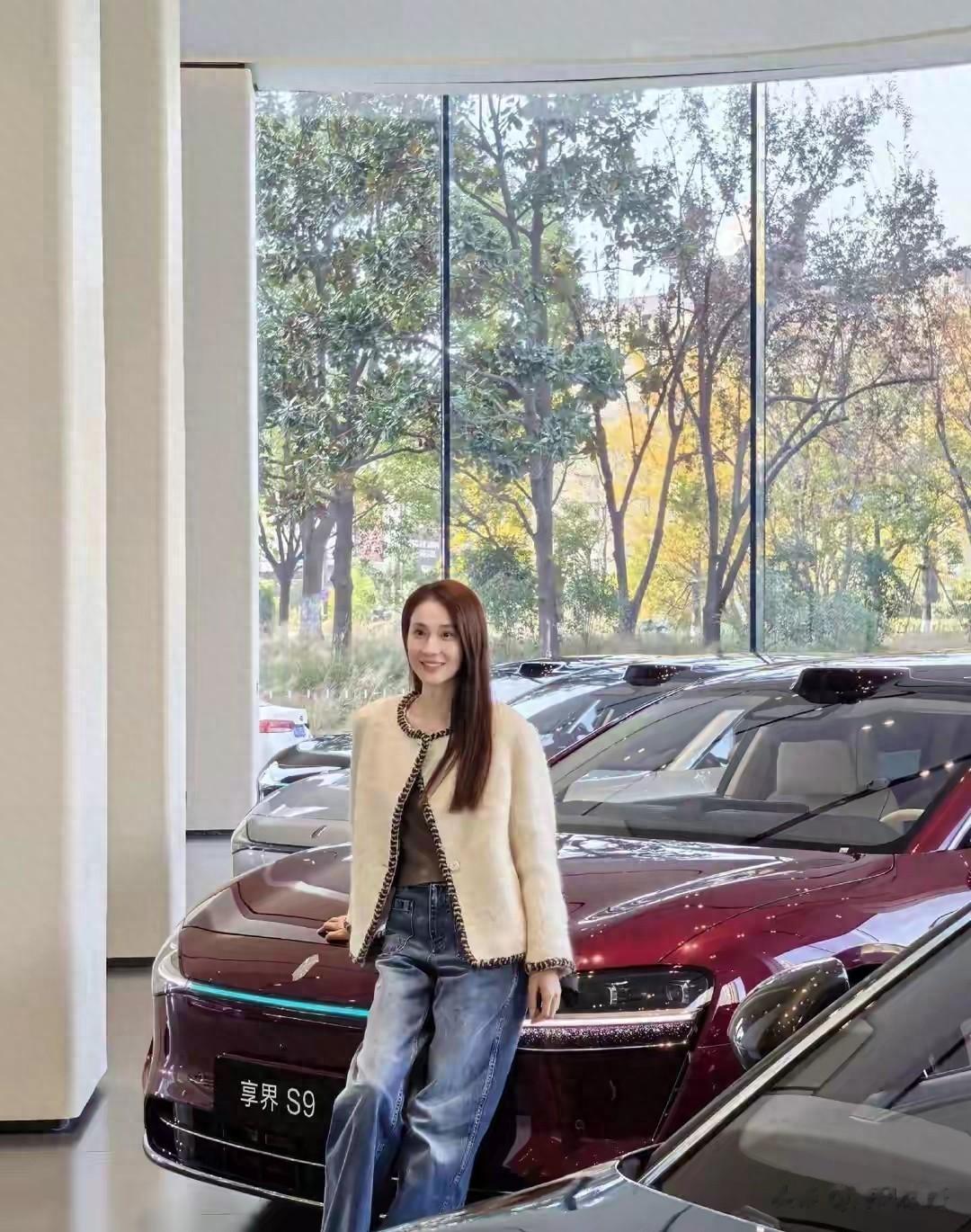 孙扬老婆张豆豆试驾华为享界S9，颜值身材双在线，丝毫不输大明星