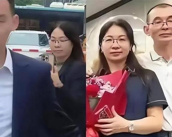 谢妈意外露脸！打扮休闲有气质，挽着谢爸的手，一家六口超有爱