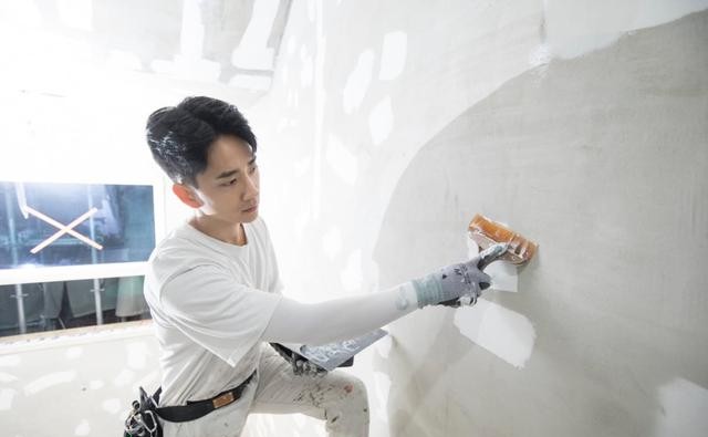 昔日偶像男星自曝凄惨生活：退圈后转行做油漆工