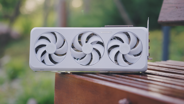 越級規格！電競叛客RTX5070 Ti X3W MAX開箱