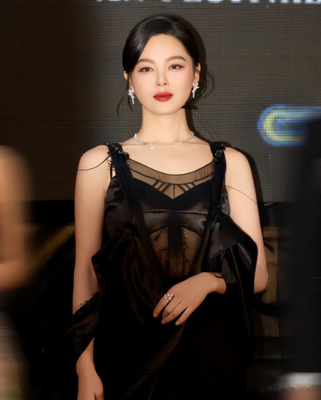 曝辛芷蕾翟天临分手原因,男方无缝衔接新欢,辛芷蕾情伤后冲事业