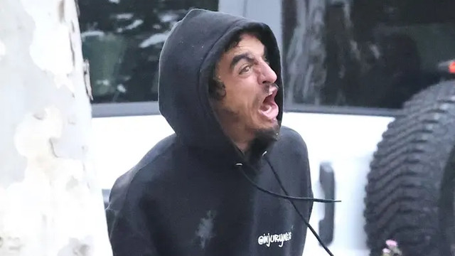 美流浪汉被认出是知名前童星，父亲曝其药瘾挣扎困境，母亲拒帮助