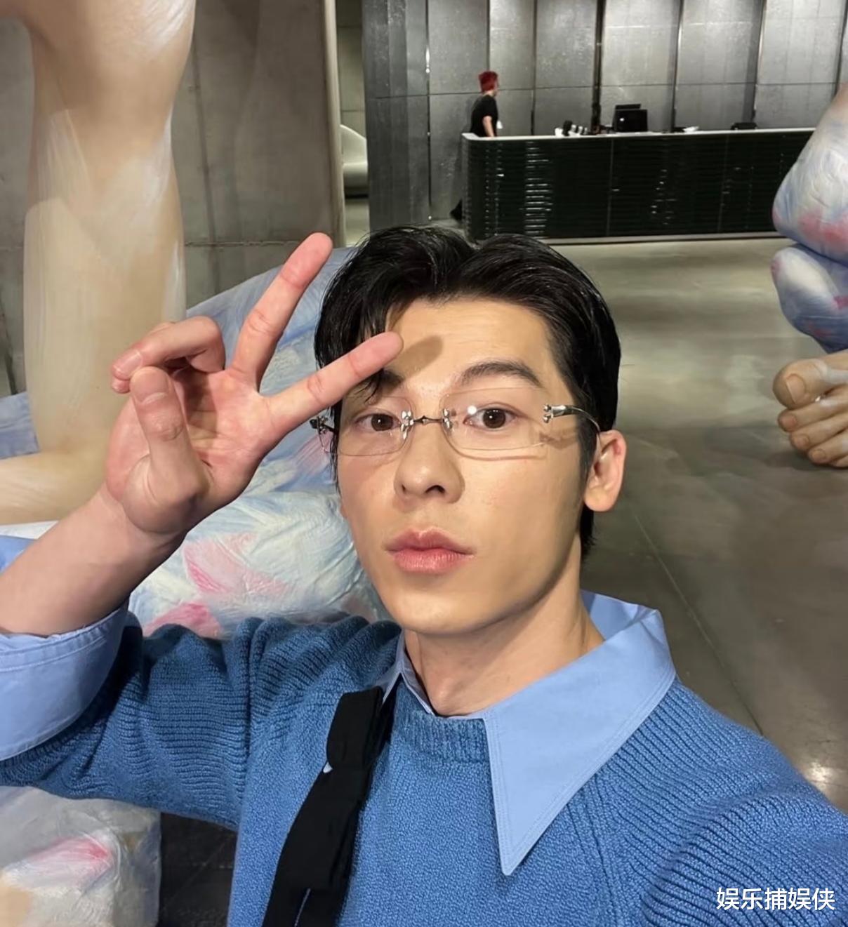 欧巴们集合！蔡徐坤等亮相首尔，粉丝狂热打call！ ?