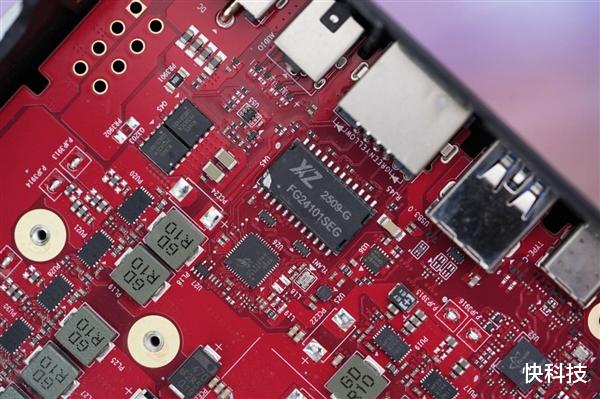 銳龍AI Max+ 395加持！極摩客EVO-X2 2025迷你機圖賞