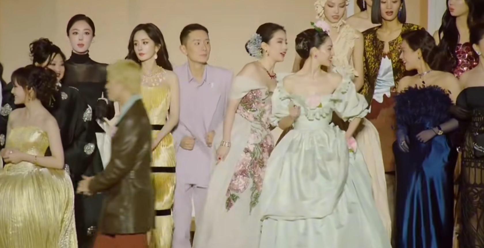 抢C事件重现？星光大赏，25岁女演员疑似抢位，粉丝为其证明清白