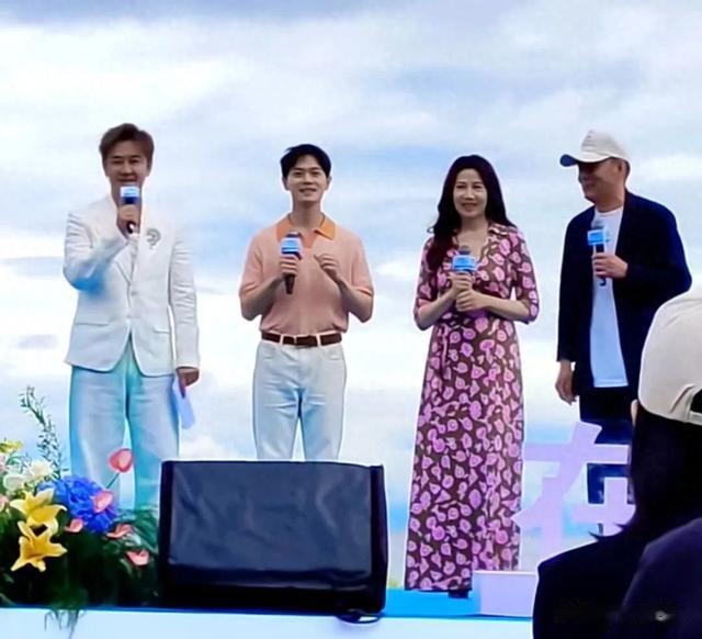 张光北剧外妻管严，61岁陈炜风韵犹存，俩人住的别墅接地气