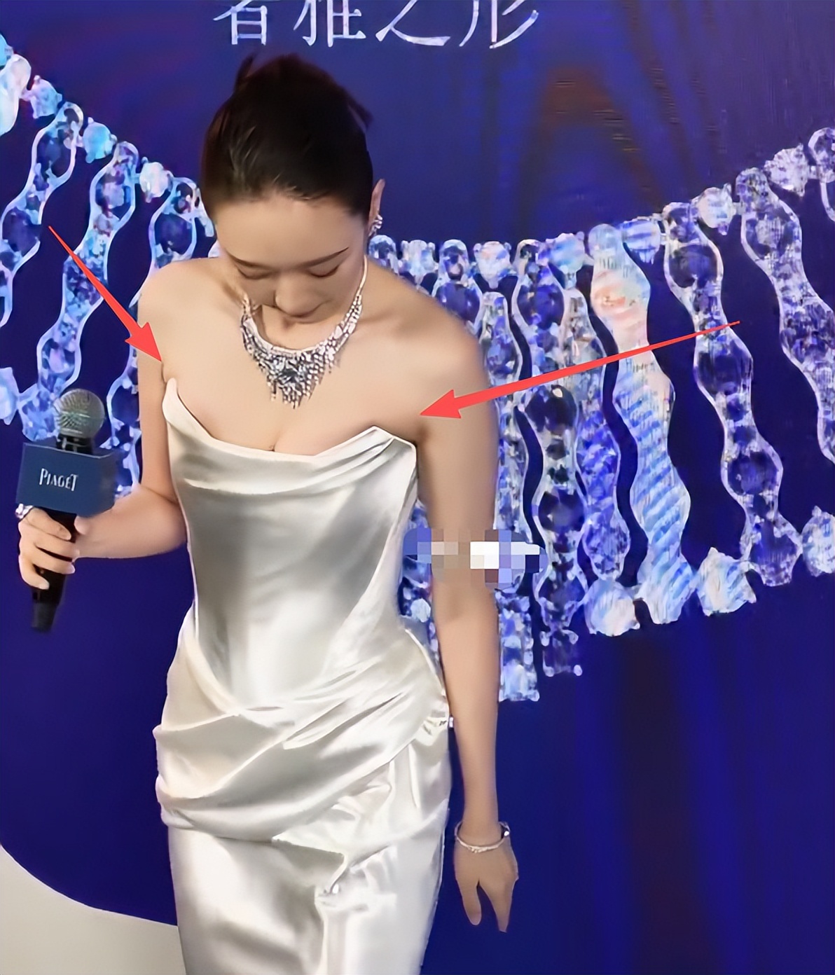 上海高级珠宝展,童瑶歪嘴,李冰冰骨盆前倾,徐若晗大眼珠子吓人