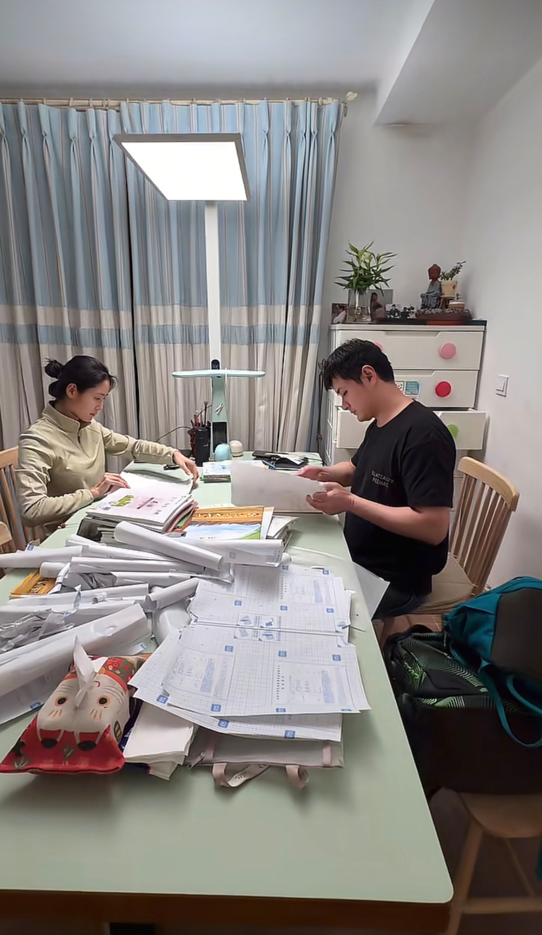 邓莎12岁儿子大麟子开学,她说“妈妈一个人在家了,也很不开心”