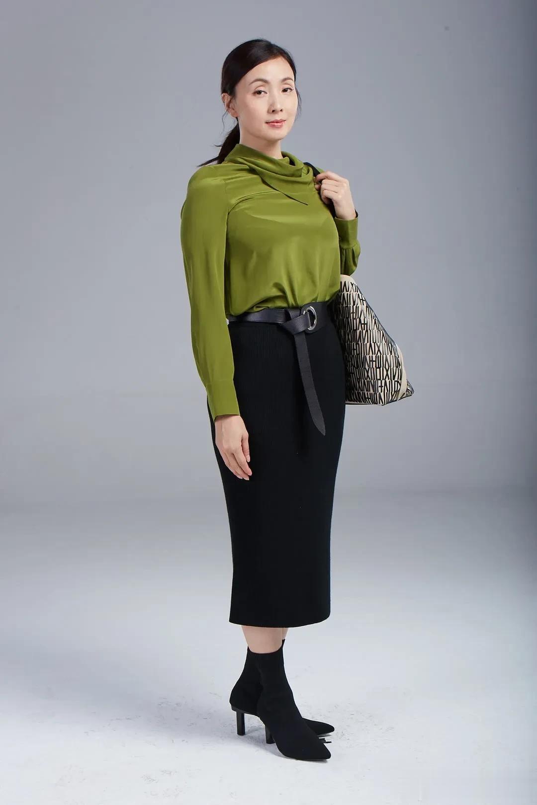 明星高清写真鉴赏|陶虹,橄榄绿缎面衫,解锁轻奢风穿搭