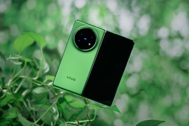 更轻更强 vivo X Fold5【青松】图赏
