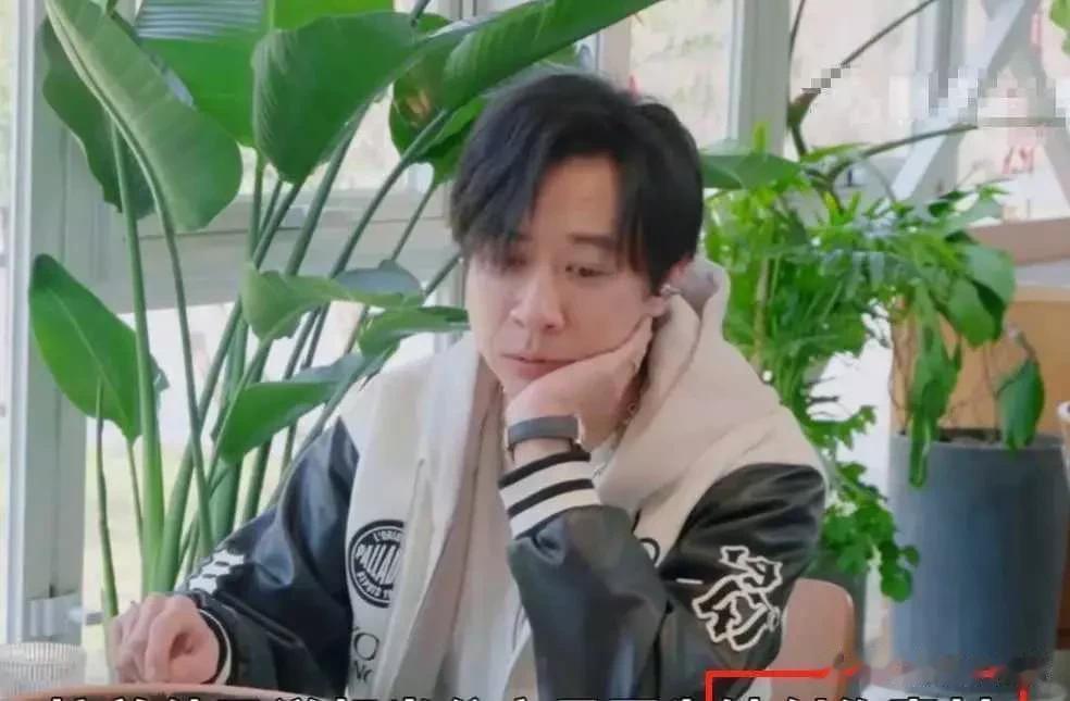 董璇新男友奇葩行为又翻车！手里连两千块钱都没，喝杯奶茶都要AA