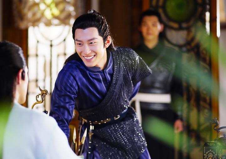 官媒发文，高调官宣37岁窦骁喜讯，网友：恭喜，终于等到这一天