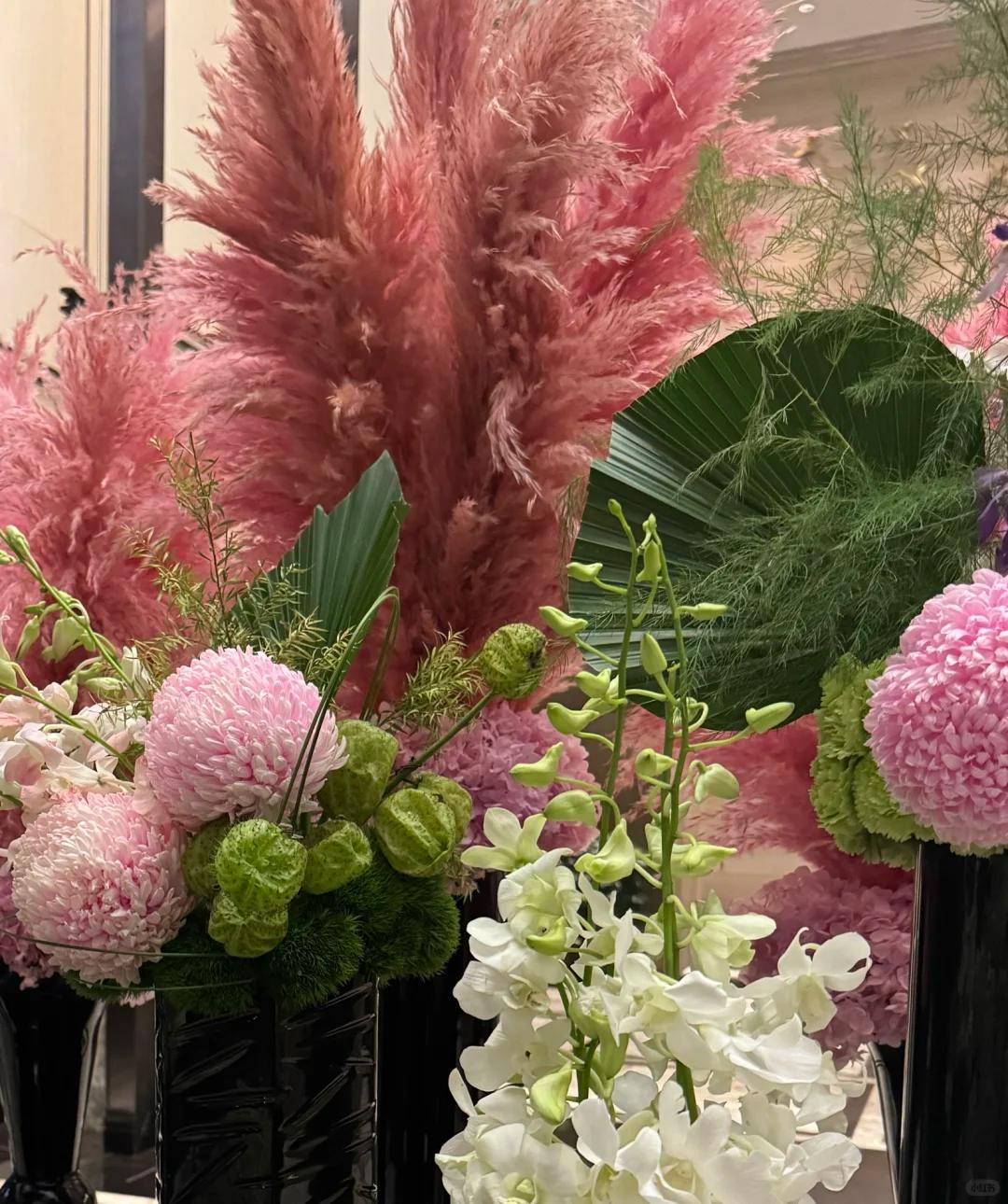 富婆人设坐实了！李湘回娘家，网友以为是五星级酒店，无声中炫富