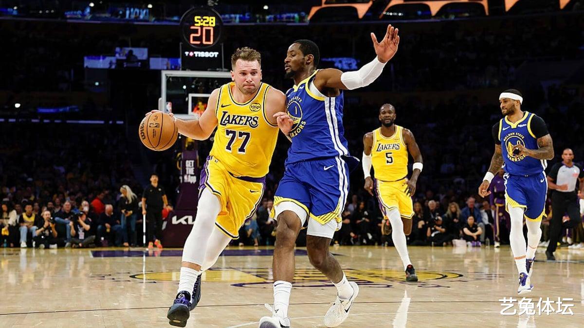 科比大女儿入职湖人，同瓦妮莎观看NBA揭幕战，遗憾惨败勇士