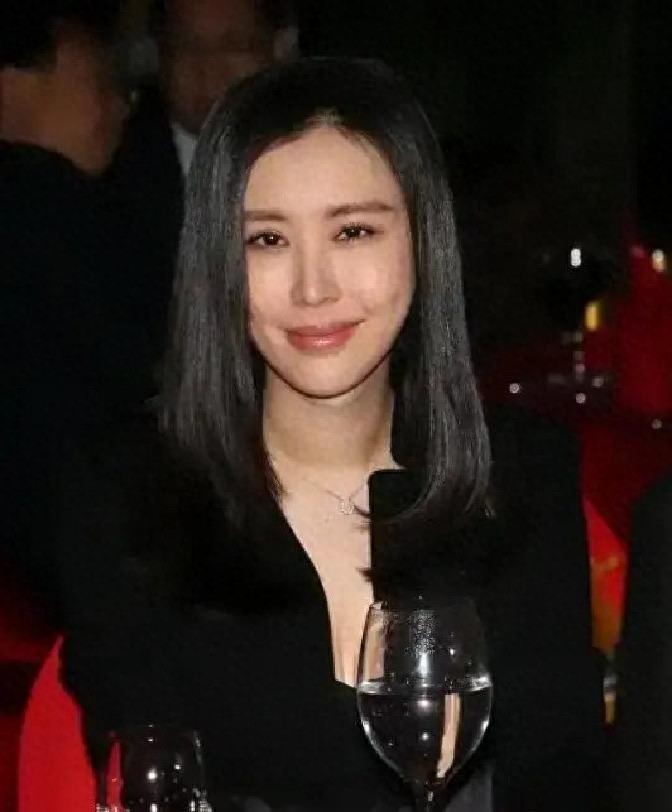 2007年巨星巴乔来华现场，绝美陌生女子献吻，居然是田朴珺