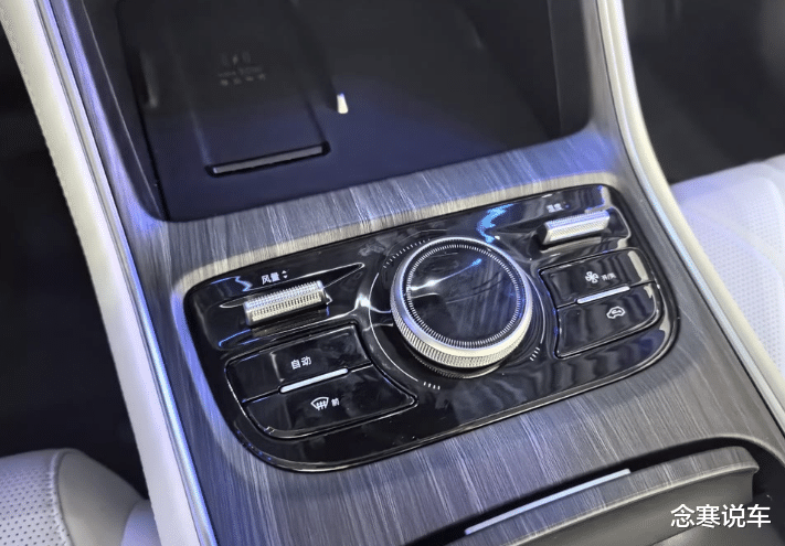 AI帮你开车省油？吉利银河A7 EM-i首发黑科技，续航号称超2100km