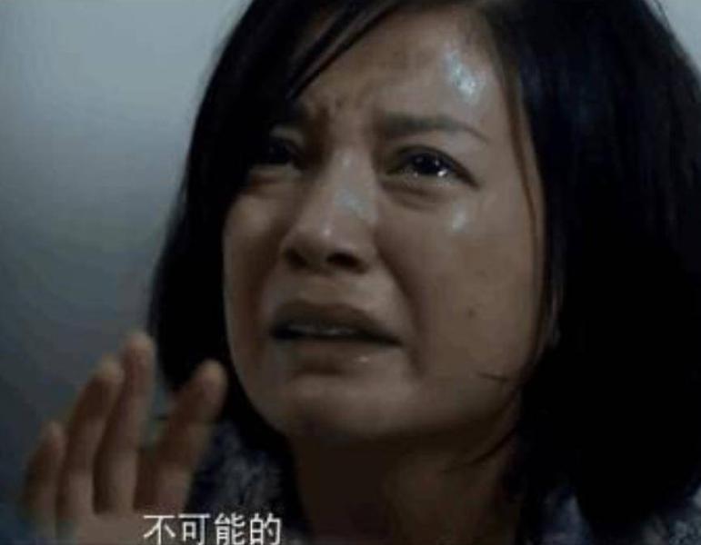 封杀4年，50岁赵薇又传新消息，状态不输当年，却走不了回头路！