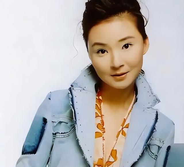 带着儿子倒贴嫁给张译,如今19年过去,才知道她嫁得到底有多值