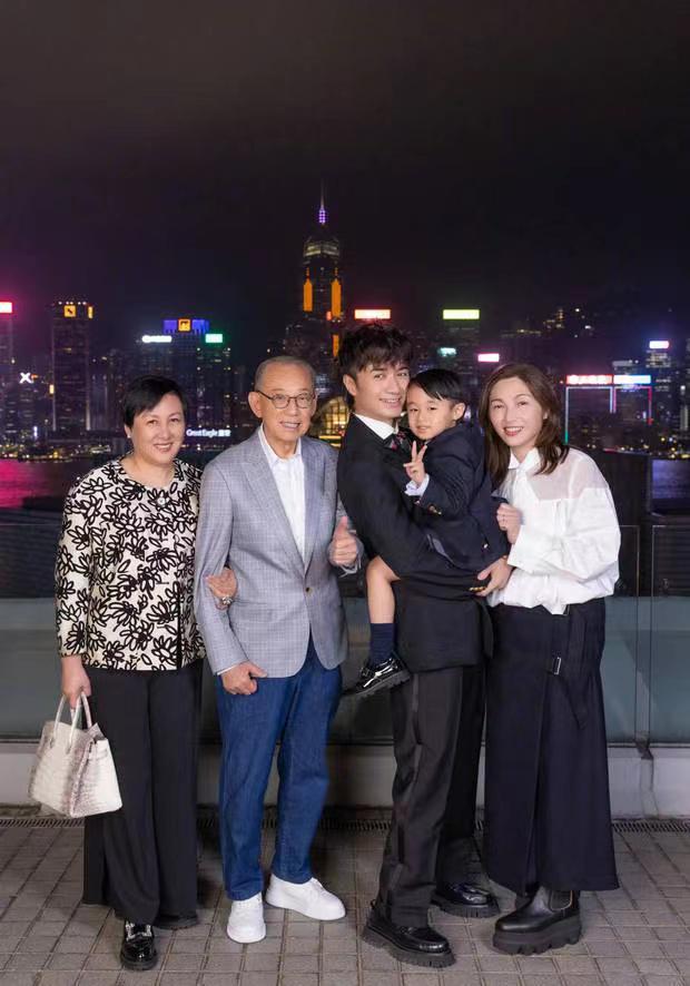 自愿当22年“保姆”，52岁冒险为古巨基生娃，现安稳享受阔太生活