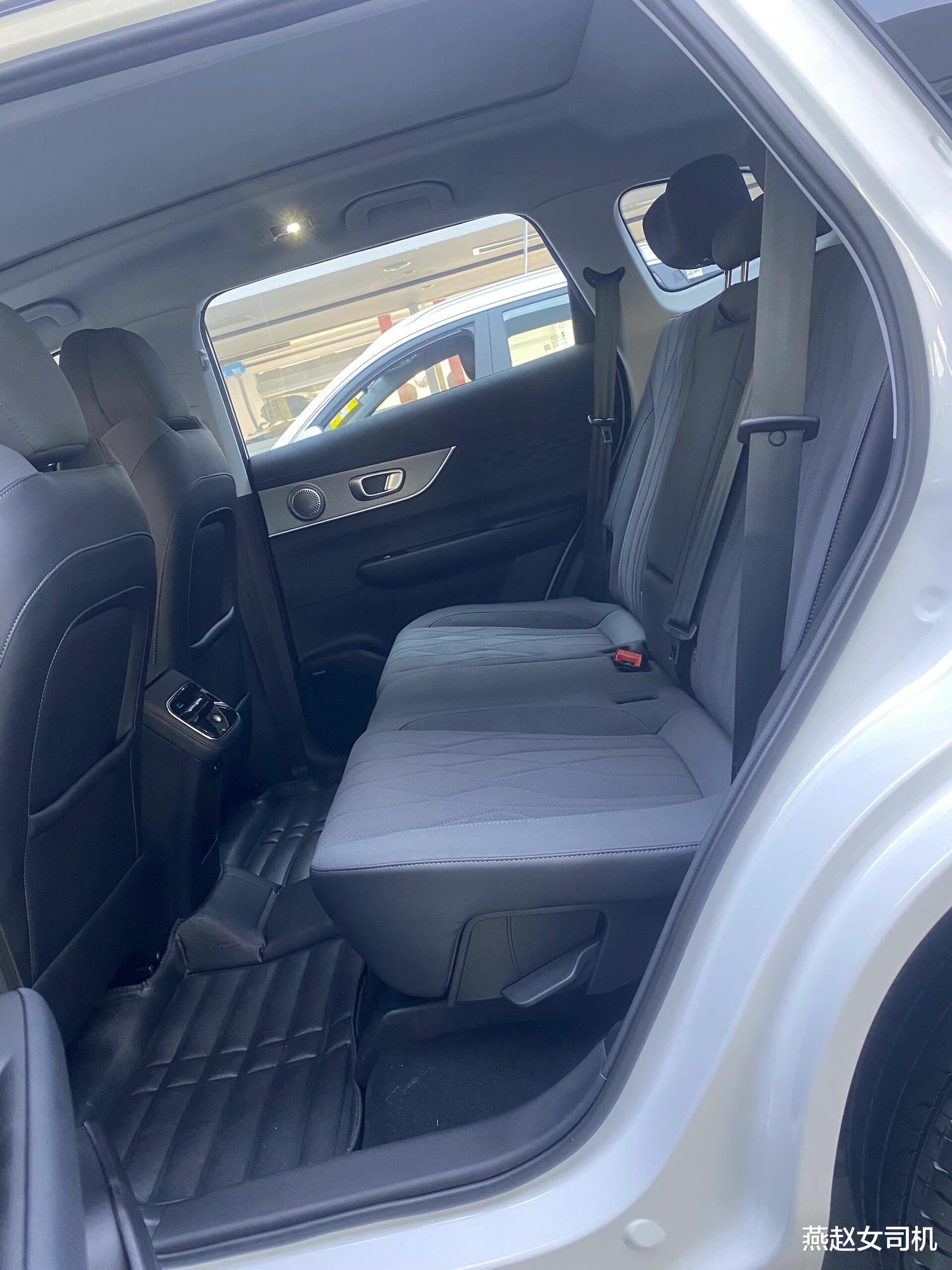 瑞虎8 PLUS乘风版实车到店,换全新前脸+浅云灰配色,配197马力