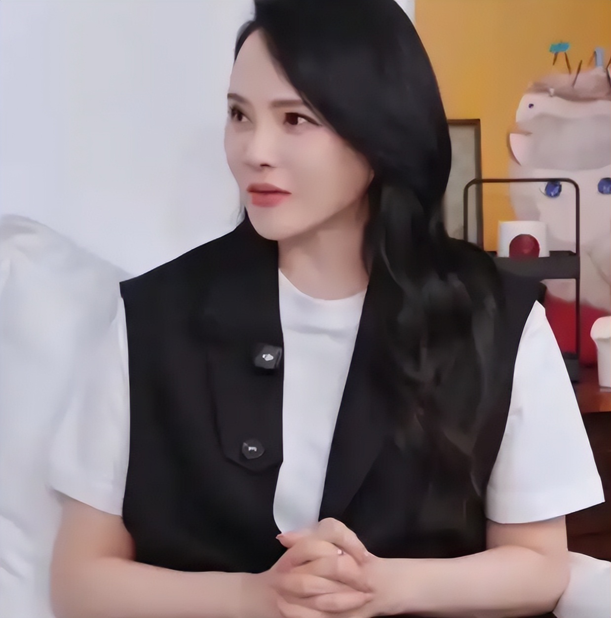 离婚16年,看64岁庾澄庆再婚后的状态,才明白伊能静的选择多正确