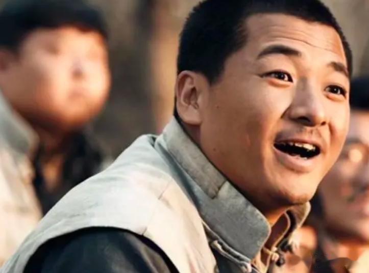 钱多还真有用！他闯关东爆火后娶了美女同桌，如今生活令人羡慕