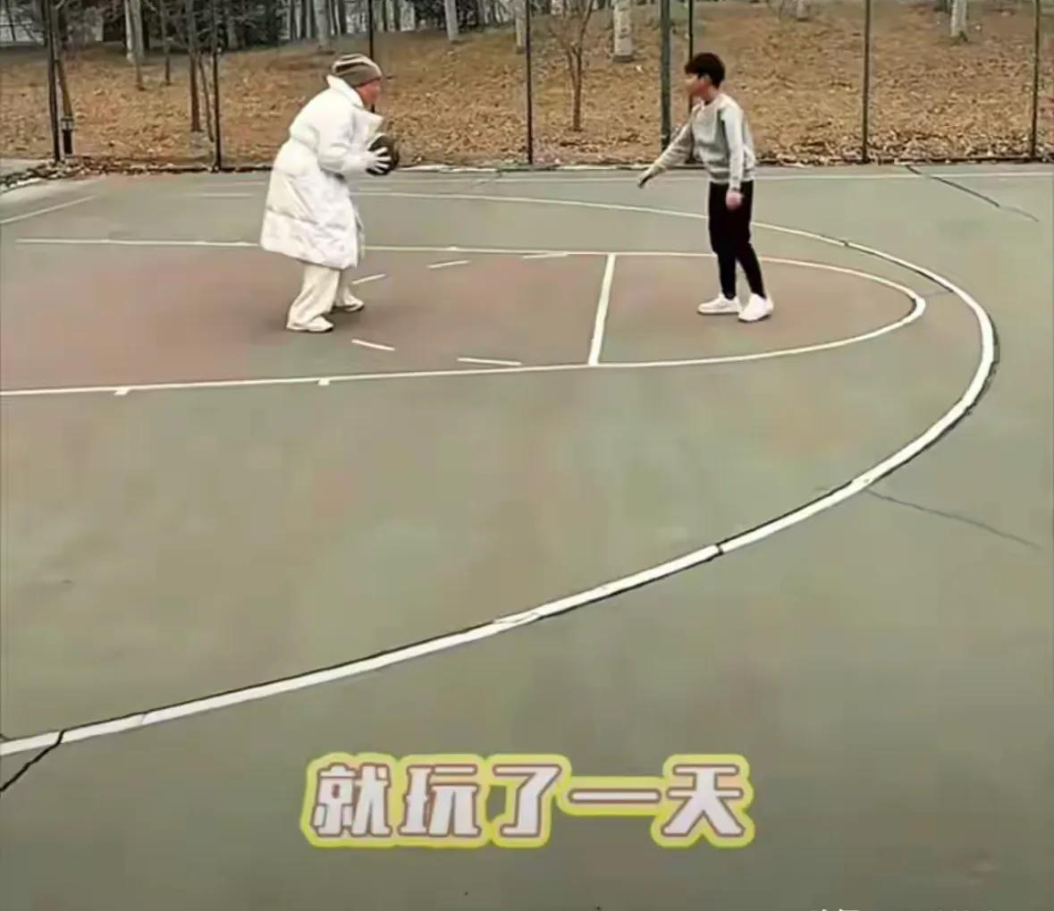 汪小菲陪马筱梅孕妇照!四肢纤细状态超级美,张兰在家带孙子孙女