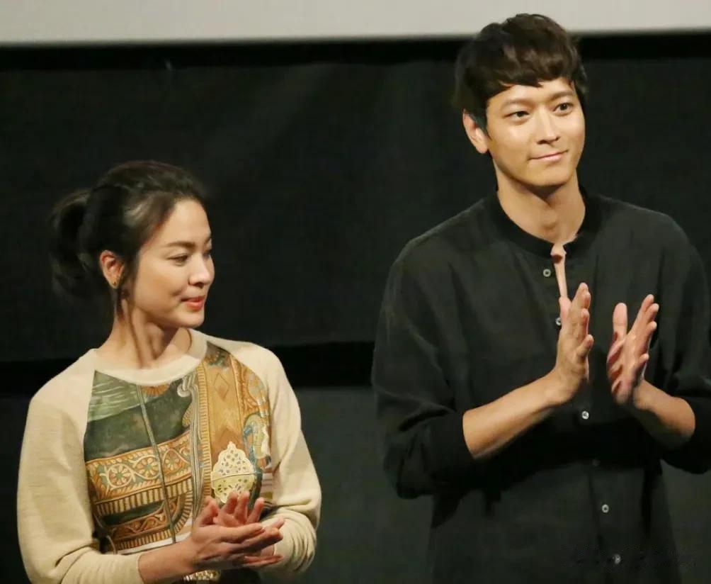 43岁全智贤不服老！减肥健身练出腹肌，撞脸周冬雨生图更显憔悴