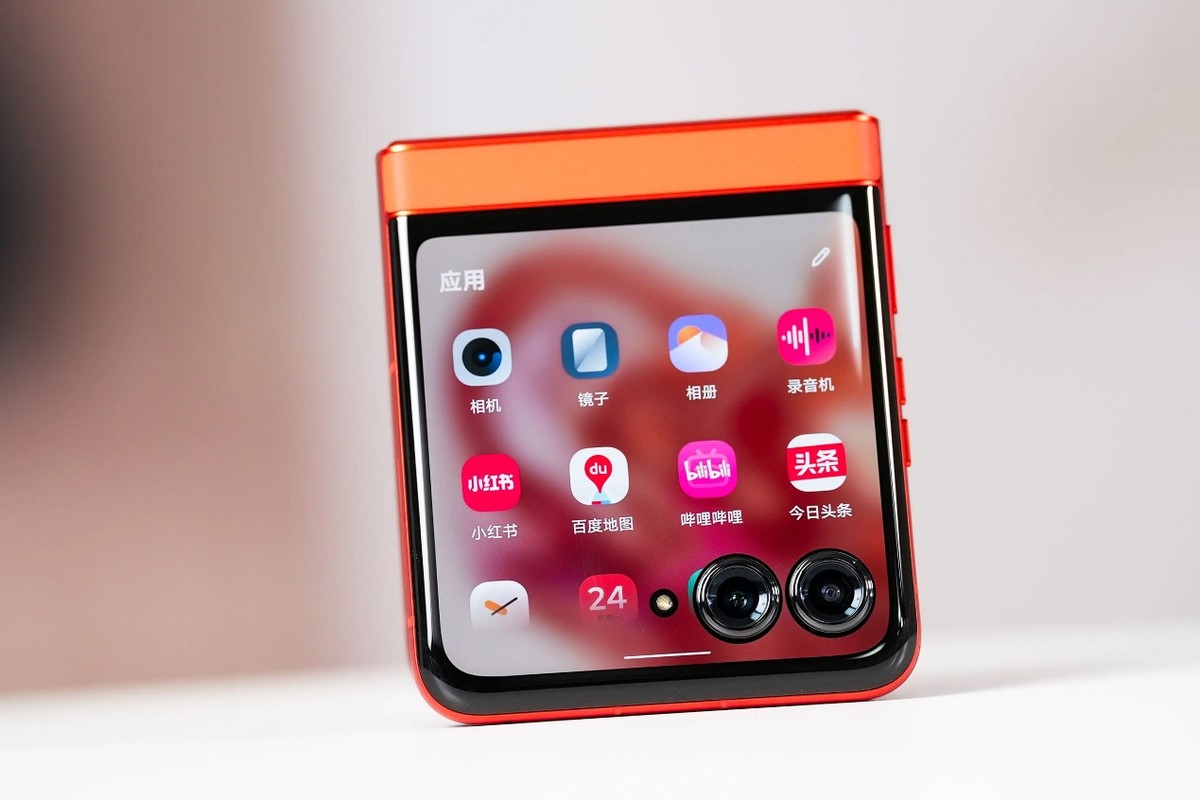 這真是人人都買得起！moto Razr50折疊屏手機國補后2294元